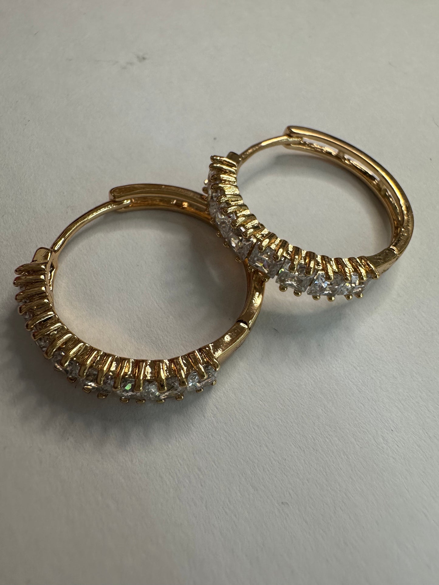 Zircon Thin Hoops