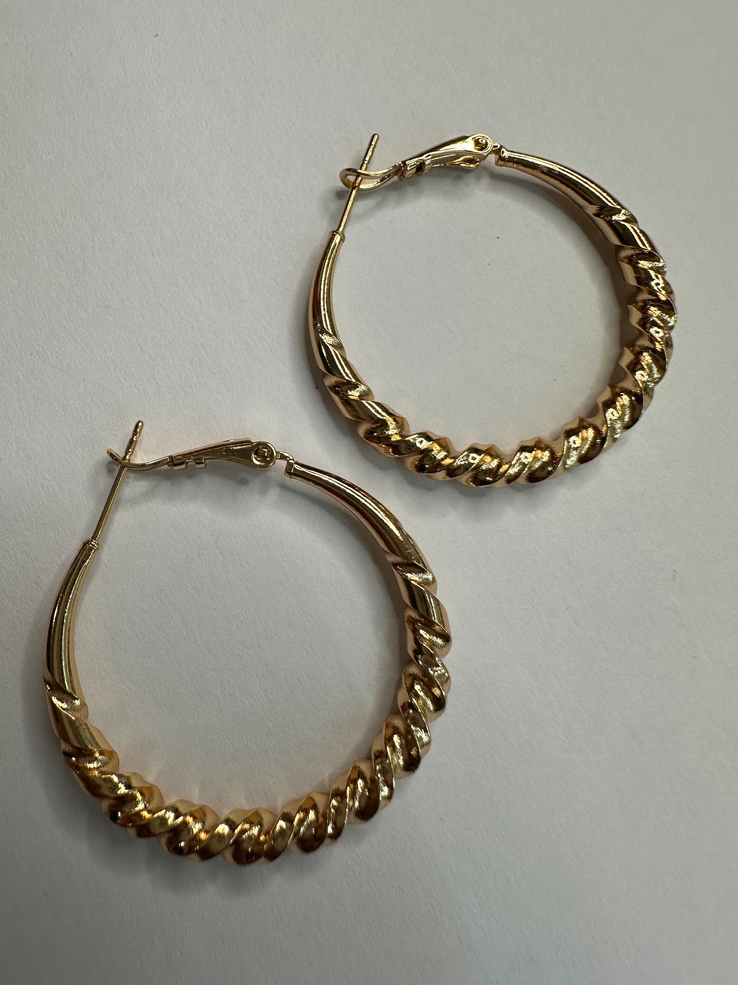 Thin Twisted Hoops