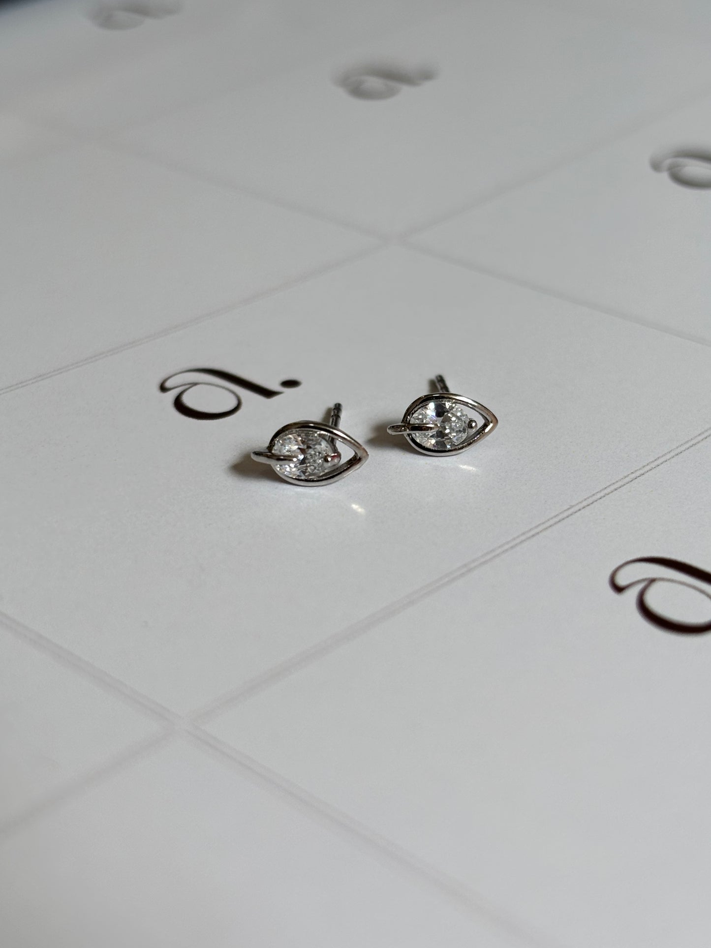 Silver Leef Studs